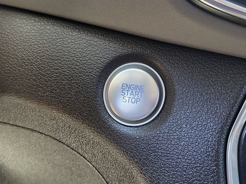 Used 2019 Hyundai Santa Fe SEL FWD image 10