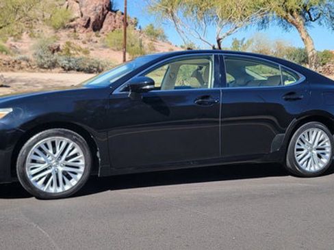 Used 2013 Lexus ES 350 w/ Luxury Pkg image 3