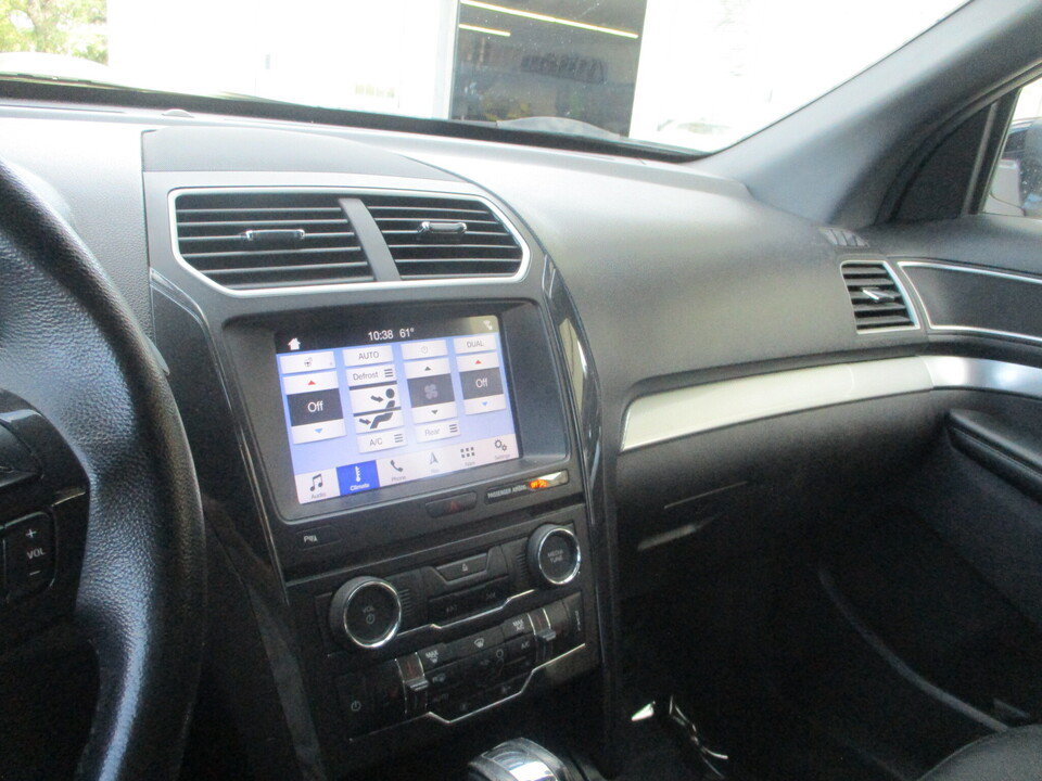 Used 2017 Ford Explorer XLT w/ Equipment Group 202A FWD image 43