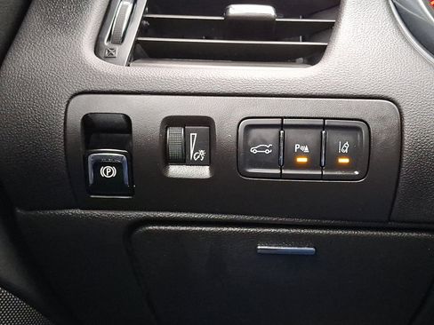 Used 2018 Chevrolet Impala Premier w/ Premier Confidence Package image 24