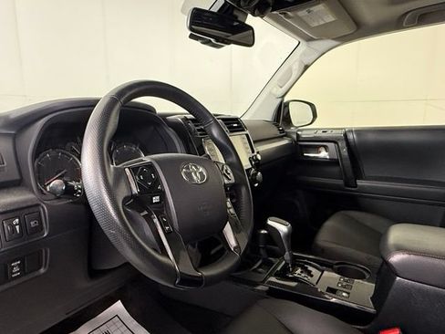 Used 2020 Toyota 4Runner TRD Off-Road Premium w/ Moonroof Package AWD/4WD image 19