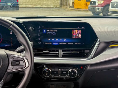 Used 2025 Chevrolet Trax LT w/ Driver Confidence Package FWD image 29