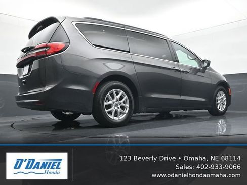 Used 2022 Chrysler Pacifica Touring-L FWD image 12