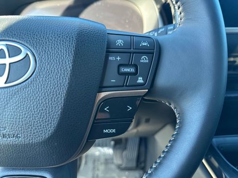 Used 2025 Toyota Crown Signia XLE image 20