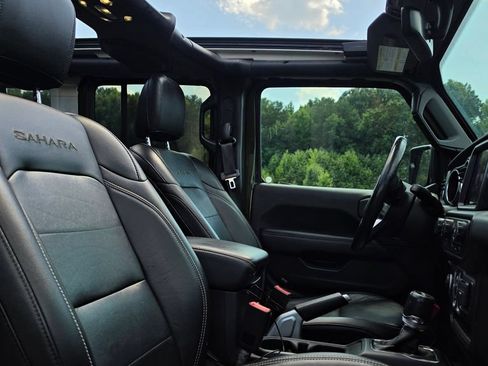 Used 2021 Jeep Wrangler Unlimited Sahara AWD/4WD image 9
