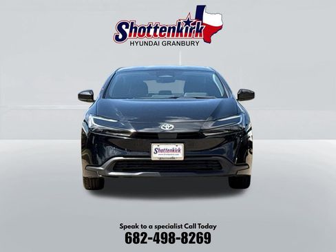 Used 2024 Toyota Prius LE FWD image 2