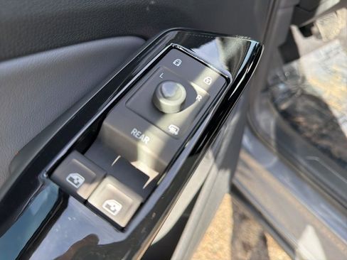 Certified 2023 Volkswagen ID.4 Pro S Plus image 12