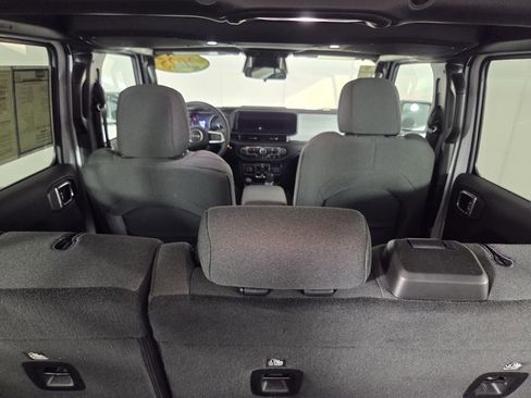 Certified 2025 Jeep Wrangler Sahara w/ Safety Group image 17