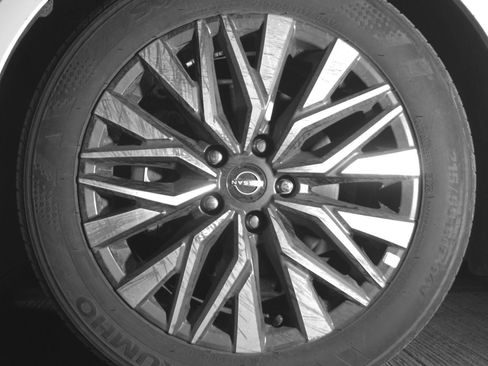 Used 2025 Nissan Altima 2.5 SV FWD image 15