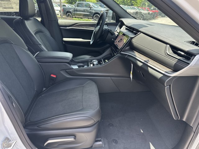 New 2026 Jeep Grand Cherokee Altitude RWD image 13