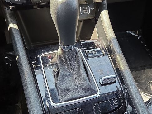 Used 2025 Jeep Compass Limited AWD/4WD image 29