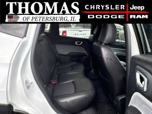 Used 2025 Jeep Compass Latitude w/ Convenience Group AWD/4WD image 26