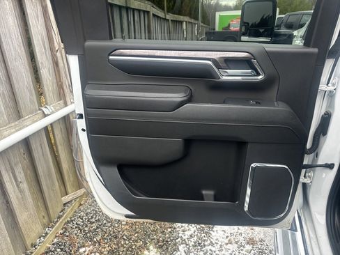 Used 2024 Chevrolet Silverado 2500 LTZ w/ LTZ Convenience Package image 16