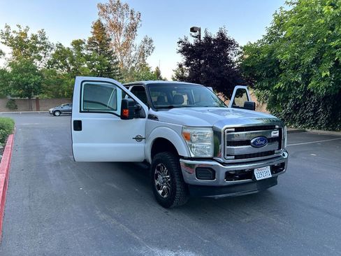 Used 2011 Ford F250 XLT w/ FX4 Off Road Pkg AWD/4WD image 15