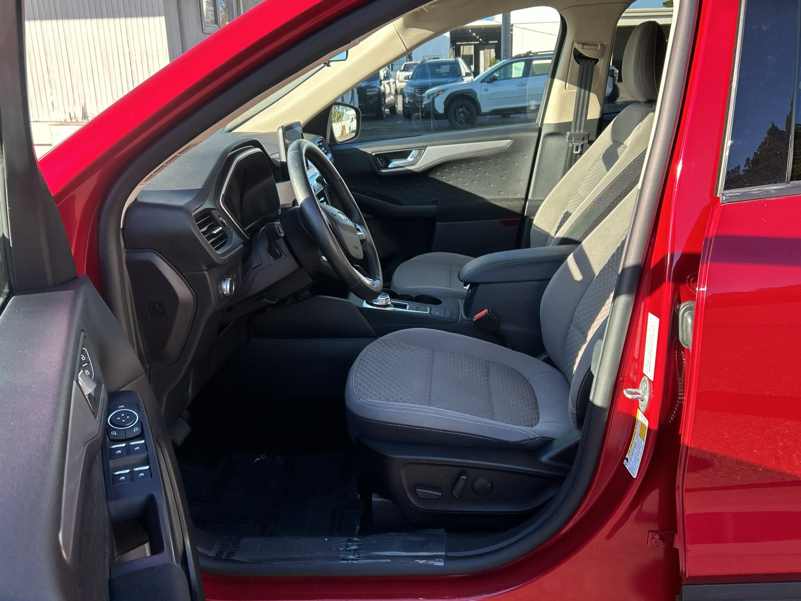 Used 2020 Ford Escape SE Sport FWD image 12