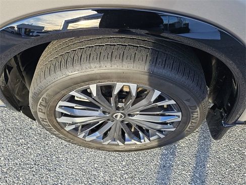 Used 2025 Nissan Rogue Platinum w/ Tech Package image 18