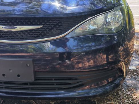 Used 2020 Chrysler Voyager Lxi FWD image 11
