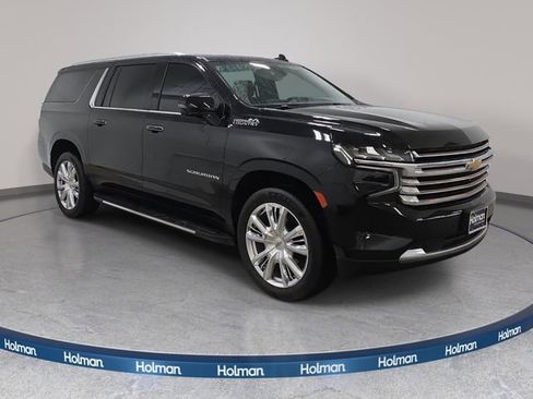 Used 2022 Chevrolet Suburban High Country w/ Max Trailering Package AWD/4WD image 4