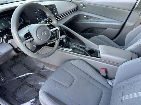 Used 2024 Hyundai Elantra SE FWD image 9
