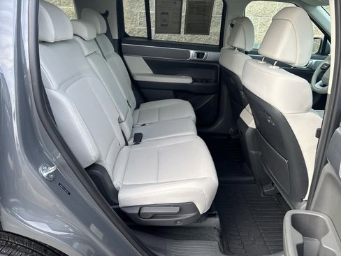 Used 2025 Hyundai Santa Fe SE image 24