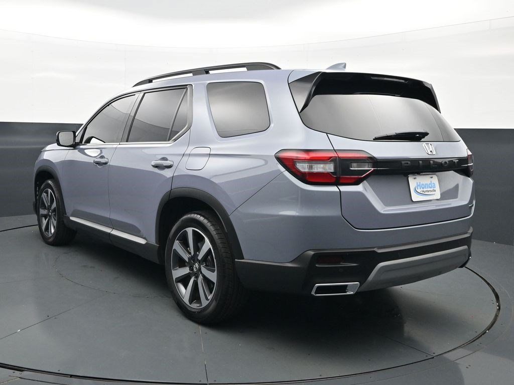 Used 2025 Honda Pilot Touring image 5