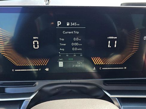 Used 2025 Kia Carnival FWD image 10