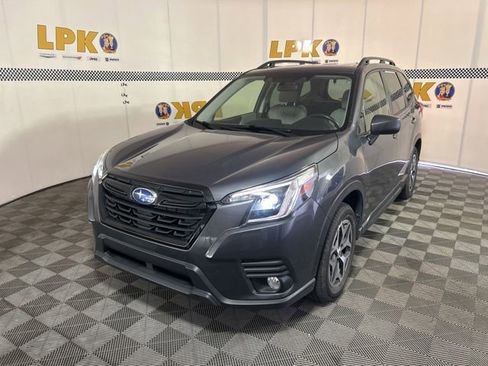 Used 2023 Subaru Forester Premium AWD/4WD image 10