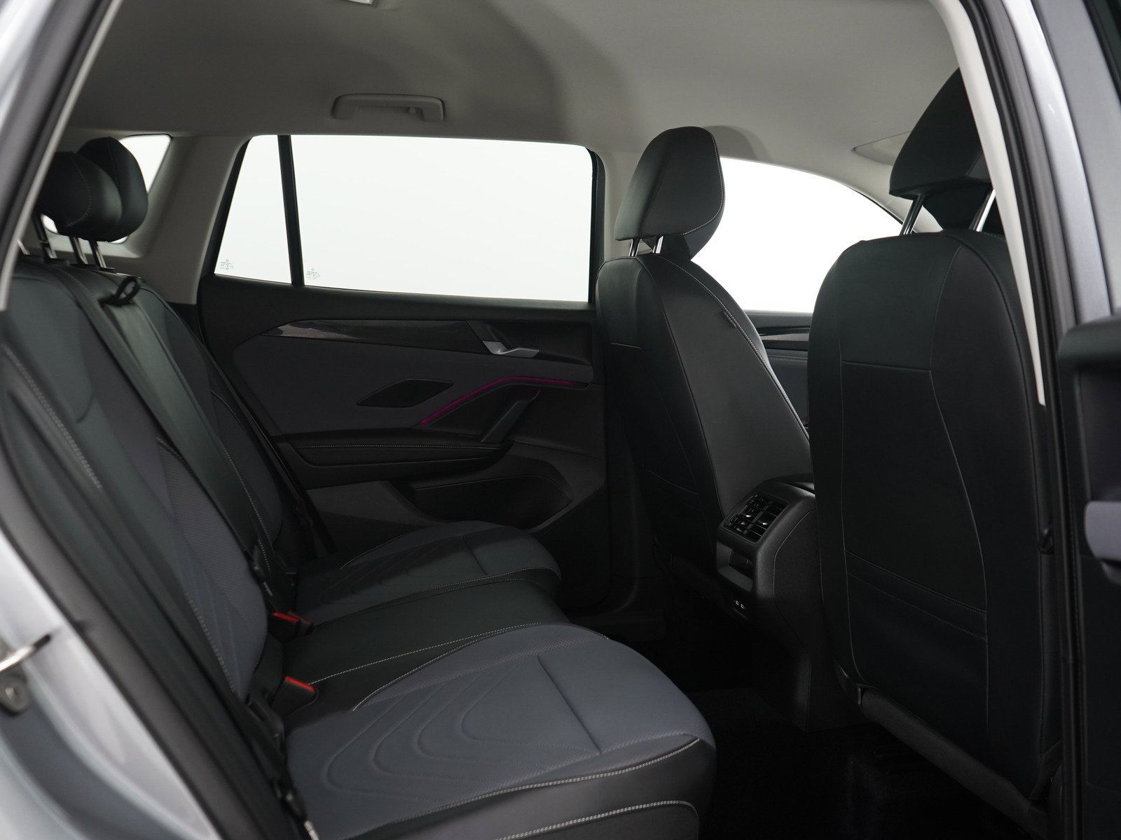 Used 2026 Volkswagen Tiguan SE AWD/4WD image 15