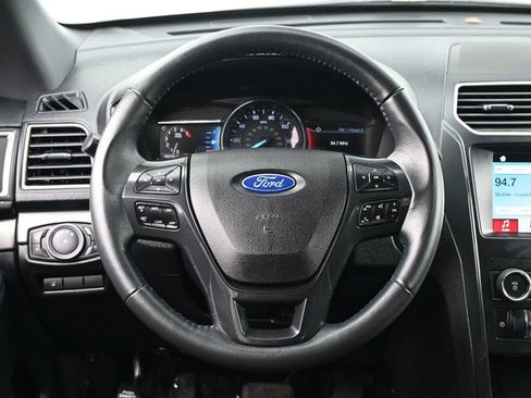 Used 2019 Ford Explorer XLT w/ Equipment Group 201A FWD image 10