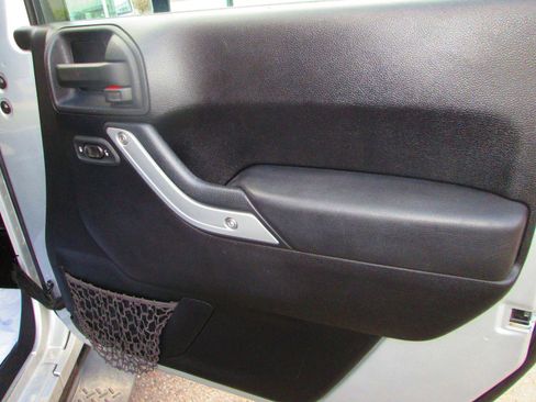 Used 2012 Jeep Wrangler Unlimited Sahara w/ Connectivity Group image 11