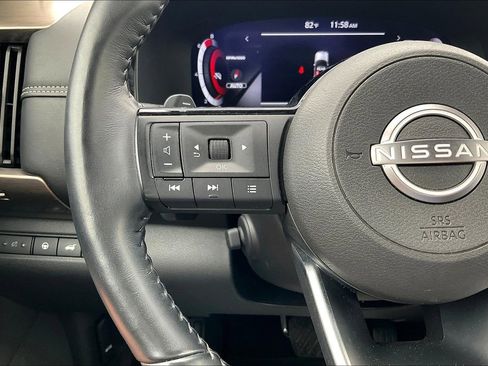 Used 2024 Nissan Pathfinder Platinum image 18