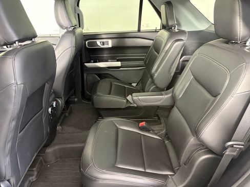 Used 2022 Ford Explorer XLT w/ Equipment Group 202A AWD/4WD image 13