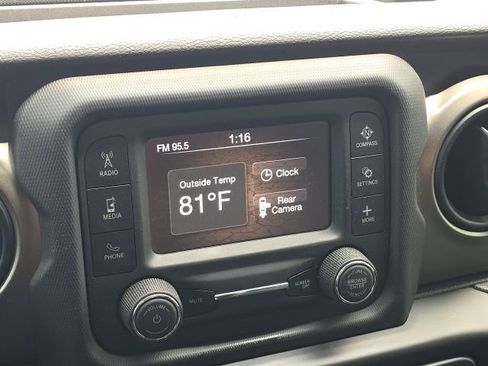Used 2021 Jeep Gladiator Sport AWD/4WD image 23