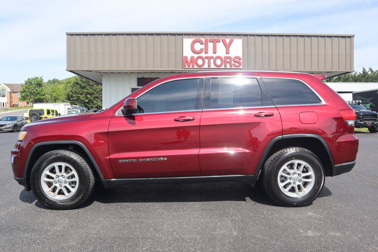 Used 2018 Jeep Grand Cherokee Laredo AWD/4WD image 9
