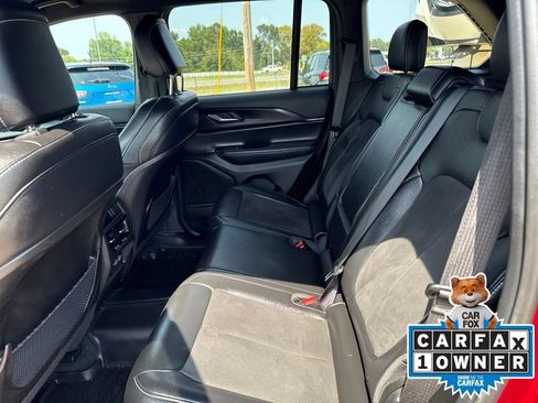 Certified 2024 Jeep Grand Cherokee Altitude RWD image 10