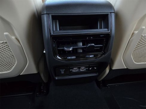 New 2025 Jeep Grand Cherokee Limited w/ Luxury Tech Group II image 14