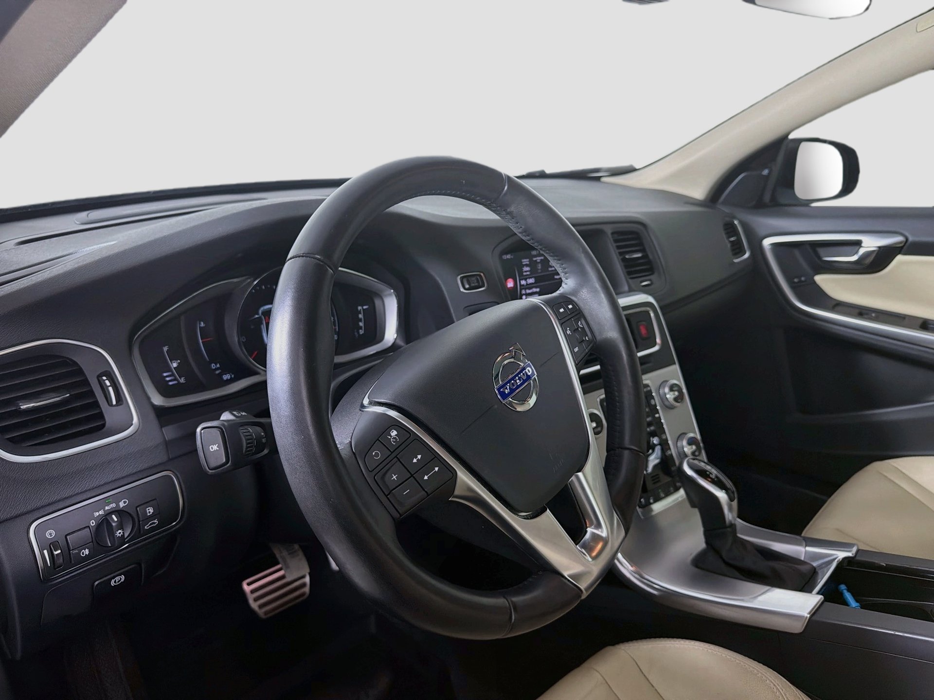 Used 2018 Volvo S60 T5 Dynamic w/ Vision Package FWD image 10
