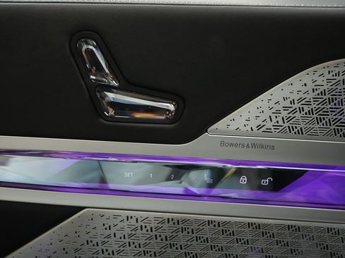 Used 2023 BMW 760i xDrive image 32