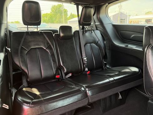 Used 2025 Chrysler Pacifica Select FWD image 41
