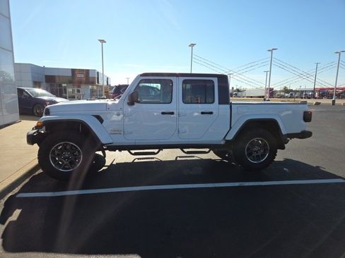 Used 2020 Jeep Gladiator Overland image 3
