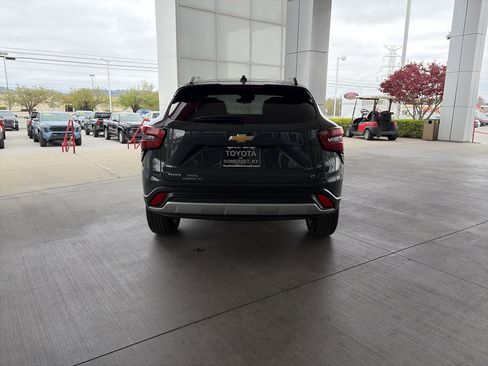 Used 2025 Chevrolet Trax LT image 7