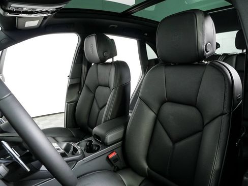Used 2026 Porsche Macan AWD/4WD image 5