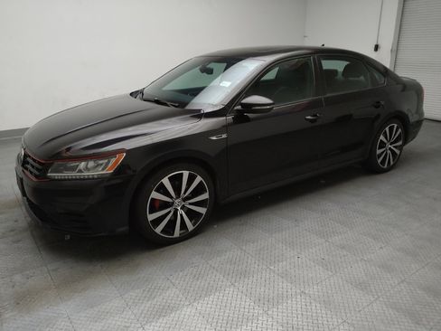 Used 2018 Volkswagen Passat 3.6 FWD image 2