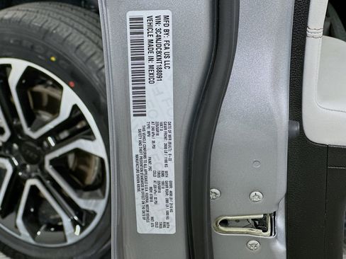 Used 2022 Jeep Compass Limited image 12