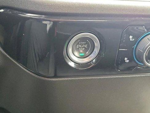 Used 2022 Chevrolet Silverado 1500 LT AWD/4WD image 30