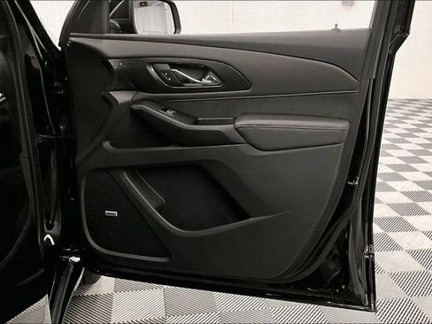 Used 2023 Chevrolet Traverse High Country FWD image 22