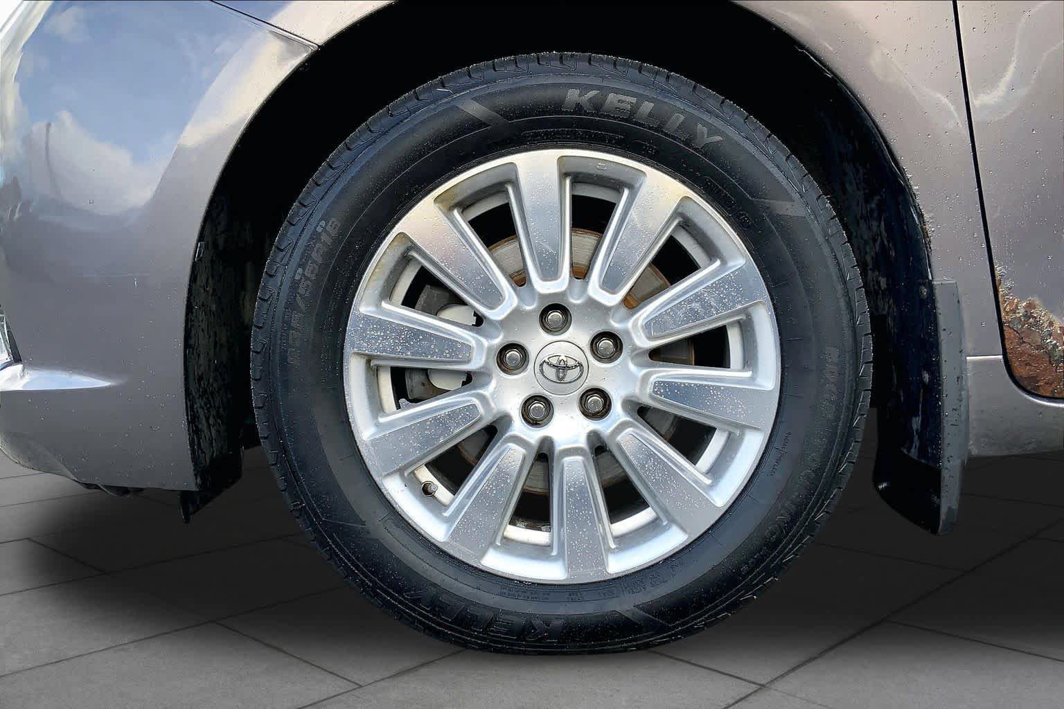 Used 2017 Toyota Sienna XLE Premium AWD/4WD image 11
