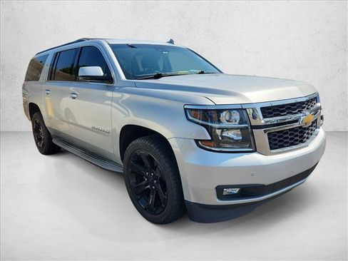 Used 2020 Chevrolet Suburban LT RWD image 4