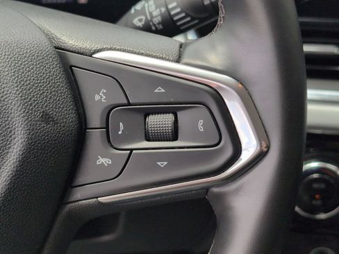 Used 2025 Chevrolet Trax LT w/ LT Convenience Package FWD image 21