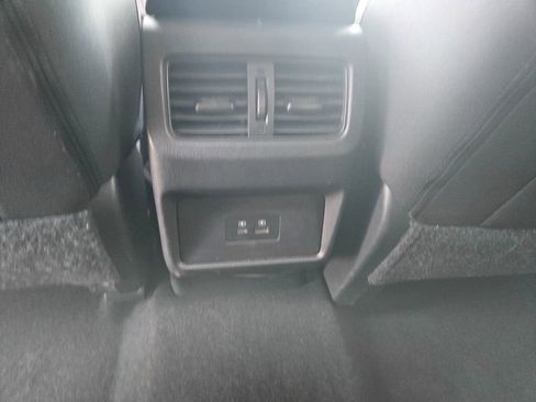 Used 2023 Nissan Rogue SV image 31